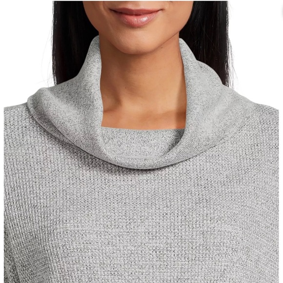 Soft and cozy cowl neck sweater - Picture 3 of 5